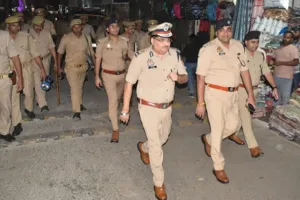 बरेली : आगामी त्योहारों के मद्देनजर अफसरों ने किया पैदल गश्त