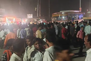 शाहजहांपुर : न्याय की मांग को हाईवे जाम कर रहे परिजनों पर पुलिस ने किया लाठीचार्ज