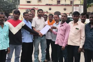 पीलीभीत: क्षेत्र पंचायत सदस्यों ने की ब्लॉक प्रमुख के अधिकार बहाल करने की मांग, बोले: झूठे हैं आरोप..DM से की मुलाकात