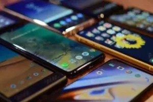 रामपुर : कोरियर कंपनी कर्मी साढ़े पांच लाख के मोबाइल लेकर फरार