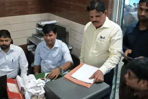 पीलीभीत:  ट्रांसपोर्टर के प्रतिष्ठान पर एसआईबी का छापा, दो करोड़ से अधिक टैक्स चोरी की आशंका..मचा हड़कंप