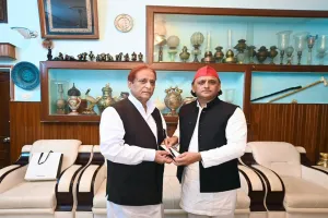 Rampur : अखिलेश से मुलाकात पर आजम खां ने ओढ़े रखी चुप्पी