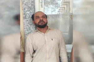 Bareilly: दूसरे समुदाय के युवक ने किशोरी से होटल में किया रेप...उम्र छिपाने को बनाया फर्जी आधार कार्ड