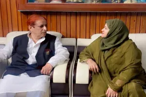 UP : रामपुर पहुंची सुमैया राणा बोलीं- आजम के पार्टी छोड़ने की अटकलों पर लगा विराम