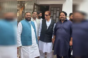 UP: रामपुर में घड़ियाली आंसू बहाने आए थे अखिलेश, आजम से मिलने पहुंचे स्वामी प्रसाद की तीखा हमला 