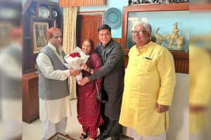 Rampur:  जेल छूटे सपा के पूर्व विधायक इरफान सोलंकी पत्नी संग आजम से मिलने पहुंचे