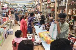 Bareilly: धनतेरस आज, 300 करोड़ के कारोबार के लिए बाजार तैयार