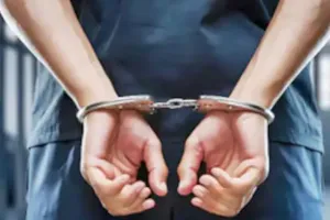 महोबा में हिन्दू विरोधी पाेस्ट वायरल... मिशनरी स्कूल का छात्र गिरफ्तार, स्कूल के बाहर जोरदार प्रदर्शन