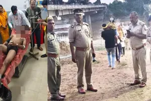 सिद्धार्थनगर में मूर्ति विसर्जन के दौरान दर्दनाक हादसा, हाईटेंशन तार से टकराई पिकअप वैन, 9 बच्चे गंभीर रूप से झुलसे