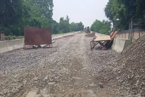 कानपुर : जयपुरिया निर्माणाधीन पुल पर एप्रोच रोड का काम नहीं हो सका पूरा, डीएम से किए वादे पर खरा नहीं उतारा सेतु निगम