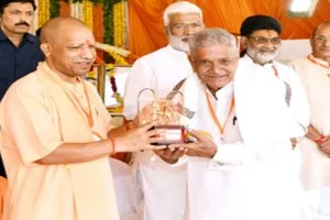  विद्या भारती के प्रथम छात्र देवेंद्र सिंह को CM योगी ने किया सम्मानित, कहा- खेलों से आत्मनिर्भर और सशक्त होगा नया उत्तर प्रदेश 