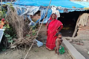  बाराबंकी : राशन कार्ड के लिए भटक रही पात्र महिला, सप्लाई इंस्पेक्टर पर लगे गंभीर आरोप