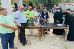 बाराबंकी : शिक्षकों ने चलाया काली पट्टी पहनकर सामूहिक हस्ताक्षर अभियान