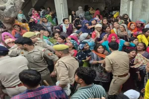 ट्रिपल मर्डर से बागपत में हड़कंप : मस्जिद में इमाम की पत्नी और दो बेटियों की धारदार हथियार से हत्या 