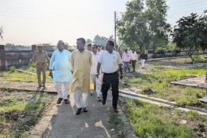 प्रतापगढ़ : मंत्री असीम अरुण ने किया सर्वोदय विद्यालय का निरीक्षण, भोजन की गुणवत्ता ठीक पायी गई