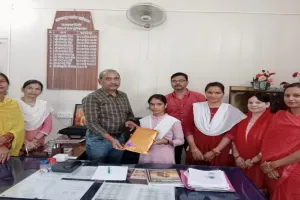 प्रतापगढ़ : स्वर्ण पदक हासिल करने वाली स्नेहा बनीं प्राचार्य, छात्रों को किया प्रोत्साहित