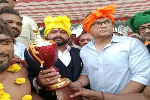 बाराबंकी : मौसम अली बने देवा मेला दंगल 2025 के चैंपियन, राजस्थान के पहलवान ने दिखाया दम