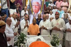 शिव शांति आश्रम पहुंचे सीएम योगी, संत शिरोमणि साईं चांडूराम के किए अंतिम दर्शन 