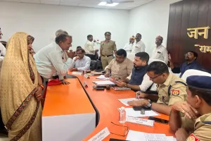 बाराबंकी : समाधान दिवस में 56 शिकायतों का हुआ निस्तारण, बोले डीएम- योजनाओ का लाभ पात्रों तक पहुंचाएं अधिकारी 