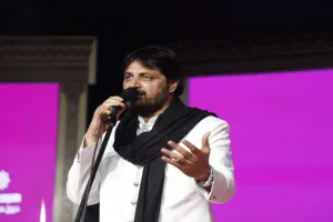  बाराबंकी : मजनू की विरासत का वो हक़दार नहीं... देवा मेला के मुशायरे में शायरों ने दिलों को छू लिया