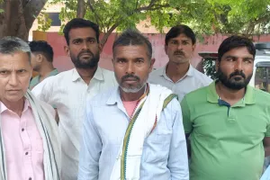 कानपुर : बाइक की जोरदार टक्कर से 20 मीटर तक घिसटता रहा किशोर, गई जान 