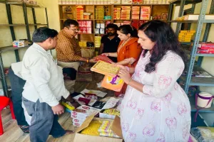 बाराबंकी में खाद्य सुरक्षा विभाग की बड़ी कार्रवाई, सवा लाख की मिठाइयां व खोया-पनीर कराया नष्ट