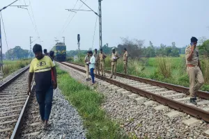 अमेठी : ट्रेन की चपेट में आने से महिला की मौत, डेढ़ घंटे तक खड़ी रही धनबाद स्पेशल ट्रेन