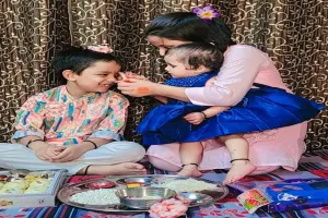 भाई दूज पर्व 2025 : बाराबंकी में उमंग और उल्लास से मना भाई दूज का पर्व, बहनों ने किया तिलक तो भाइयों ने दिया स्नेह का उपहार