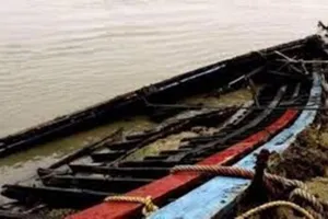 भदोही में टला बड़ा हादसा : गंगा नदी में पलटी महिला मजदूरों से भरी नौका, मल्लाहों ने डूबन से बचाया