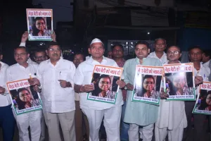 कानपुर : कांग्रेस ने स्टेनो नेहा संखवार के लिए कैंडिल जलाई, लगाई इंसाफ की गुहार  