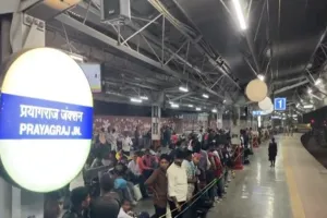 रेलवे का बड़ा फैसला : रेलवे स्टेशनों पर गूंज रहे है छठ मईया के गीत, यात्रियों में उत्साह