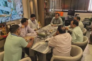 कानपुर में छठ घाट पर अव्यवस्था, सांसद ने अधिकारियों को फटकारा, कहा-करें स्थाई व्यवस्था