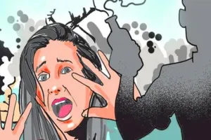 दिल्ली विश्वविद्यालय की छात्रा पर एसिड अटैक, दोनों हाथ जले, पीड़िता बोली- 'वो मेरा पीछा करता था' 