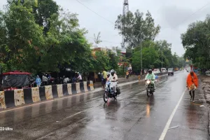 बाराबंकी वेदर अपडेट : बेमौसम बारिश से गिरा पारा बढ़ी ठंडक, किसान बेहाल