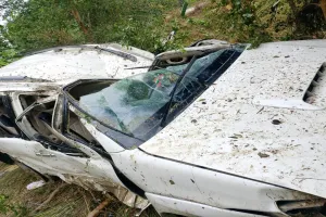 सुलतानपुर : बेकाबू कार पूर्वाचल एक्सप्रेसवे से गिरी नीचे, चालक की मौत, पांच घायल