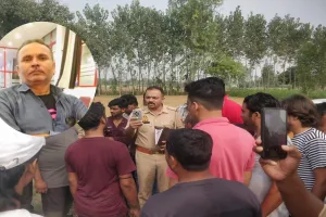 Rampur: पट्टा चढ़ाते वक्त चक्की की जद में आये संचालक की दर्दनाक मौत