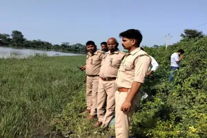लखीमपुर खीरी : ढखेरवा में दो लड़कियों ने नहर में लगाई छलांग, दोनों की तलाश जारी