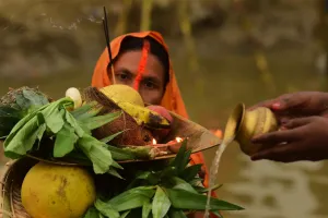 Bareilly : उगते सूर्य को अर्घ्य देकर महापर्व छठ का समापन, घर परिवार के लिए सुख समृद्धि की कामना