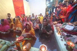 छठ पूजा : उगते सूर्य को अर्घ्य देकर 36 घंटे बाद निर्जला व्रत खोला