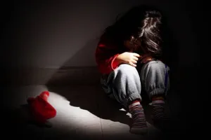 शर्मनाक : दादा कर रहा था 10 माह और ढाई साल की पोतियों से गंदी बात