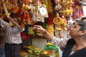 Bareilly : स्थिर वस्तुएं आज खरीदें, अस्थिर के लिए कल का दिन रहेगा शुभ