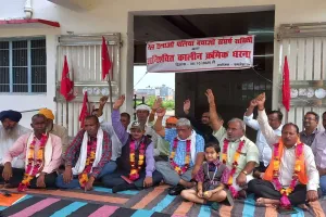 लखीमपुर खीरी : मैलानी -पलिया -नानपारा रेल मार्ग पर ट्रेन संचालन बहाल करने की मांग, धरना हुआ प्रारंभ