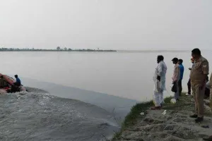 UP : पत्नी ने फांसी लगाकर दी जान तो शारदा नदी में कूदा पति...NDRF कर रही तलाश
