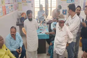 पीलीभीत: बुखार का कहर...मौत की संख्या पहुंची 10, एक और वृद्धा ने दम तोड़ा, पूर्व मंत्री ने परखे हालात 