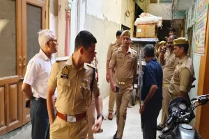 UP: अवैध आतिशबाजी पर बड़ी कार्रवाई...लाखों की सामग्री जब्त