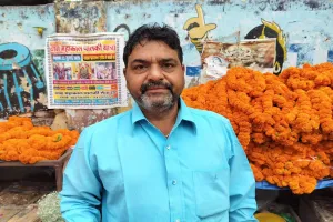 Bareilly: दिवाली के चलते गेंदा और गुलाब दोगुने दाम पर बिके