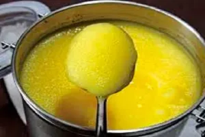 Moradabad:बिना लाइसेंस चल रहा था घी का कारोबार, 155.7 किलो घी किया जब्त