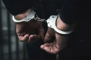 रामपुर: बंद मकान में छापा मारकर पुलिस ने साइबर ठगी करने वाले आठ पकड़े 