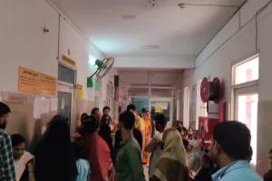 Bareilly: जांच के लिए अगले दिन की तारीख देने पर मरीजों ने काटा हंगामा