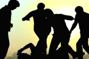 रामपुर: अवैध कब्जे का विरोध करने पर महिला को पीटा,  दो गुटों के बीच मारपीट में आठ घायल